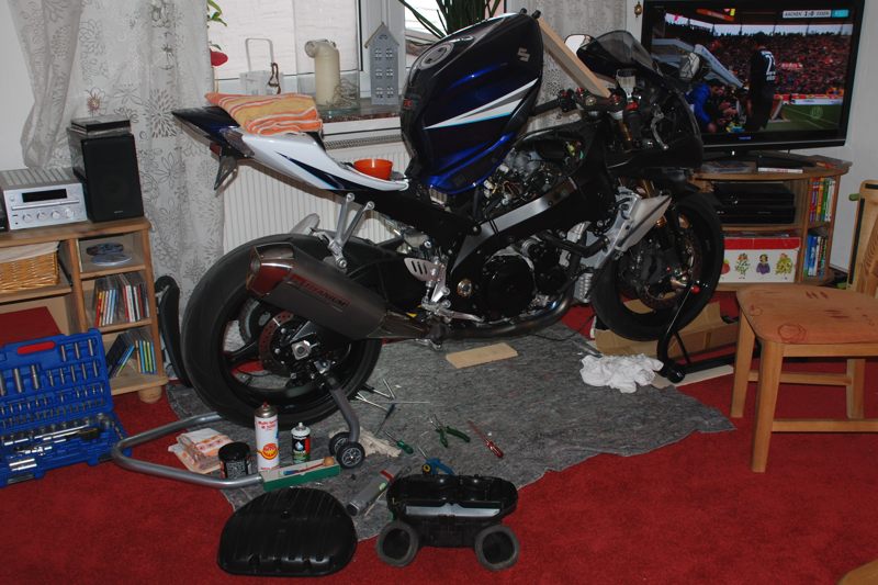 Auch die Suzi darf im Warmen umgebaut werden!