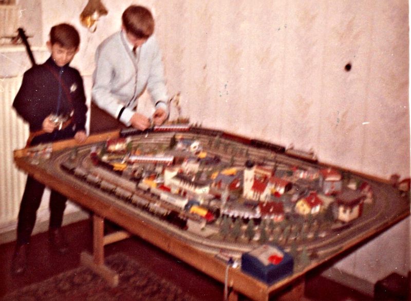 Die erste Märklin-Bahn: 1,8m x 1,2m