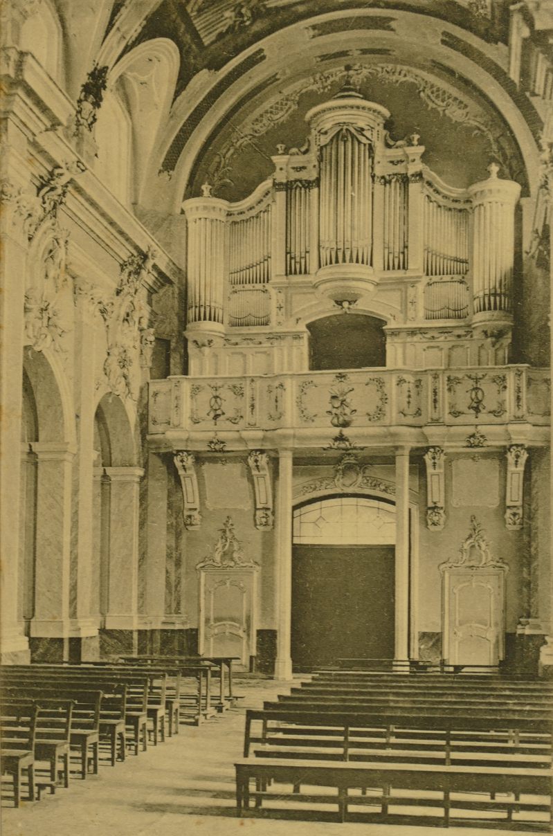 Jesuitenkirche hinten mit Orgel 1905