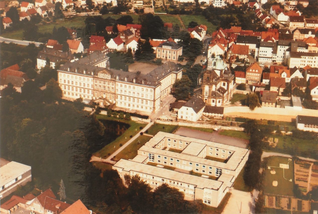 Jesuitenkirche und Mauritius-Gymnasium mit Internat1970