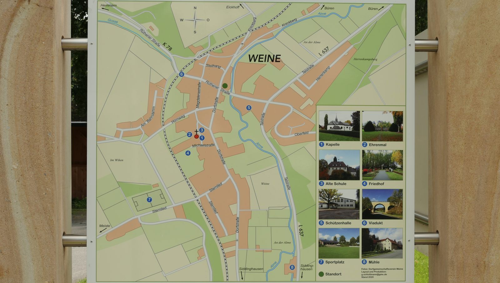 Hinweistafel im Ortskern