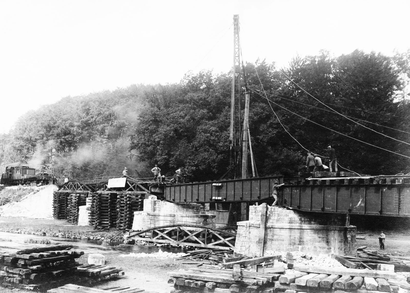02 Brenken Ahden Brückenbau mit Lok 1897