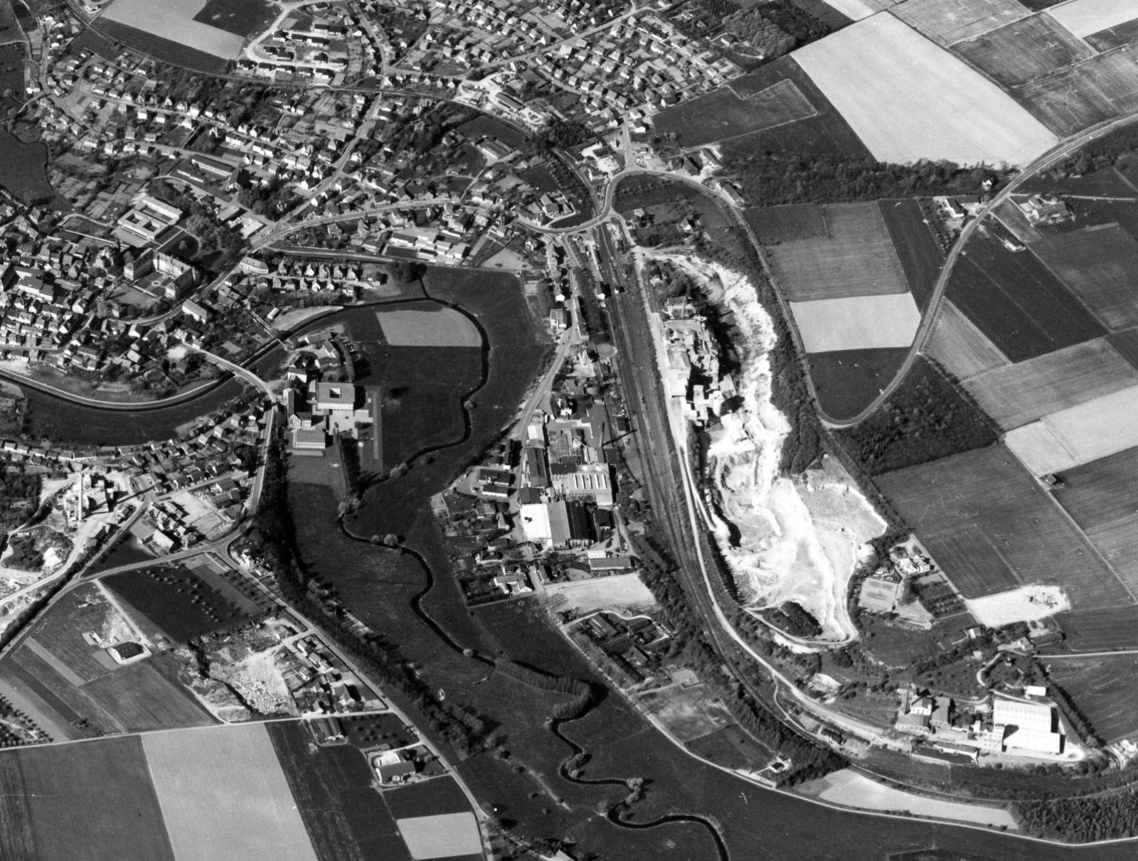 1 Bf Büren 1974 Luftbild1600üb