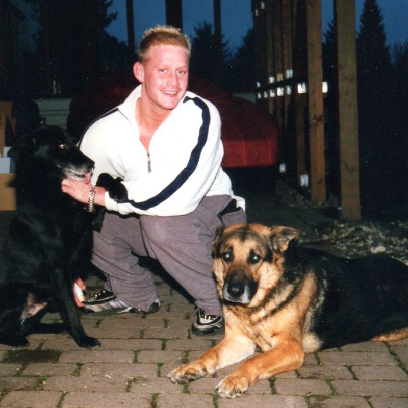 2001 ChrisHunde