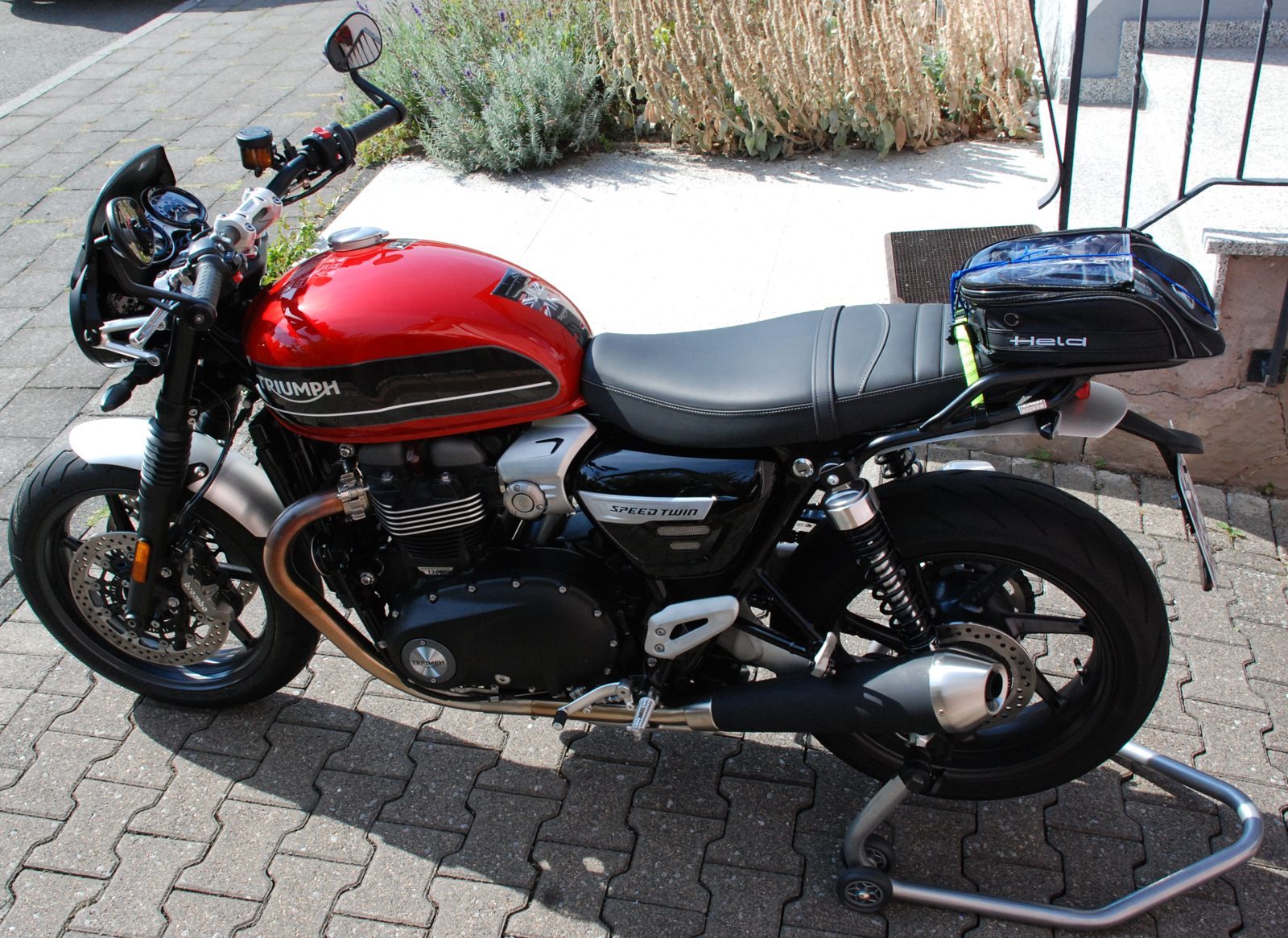 2019 Triumph Speed Twin FW04_1600