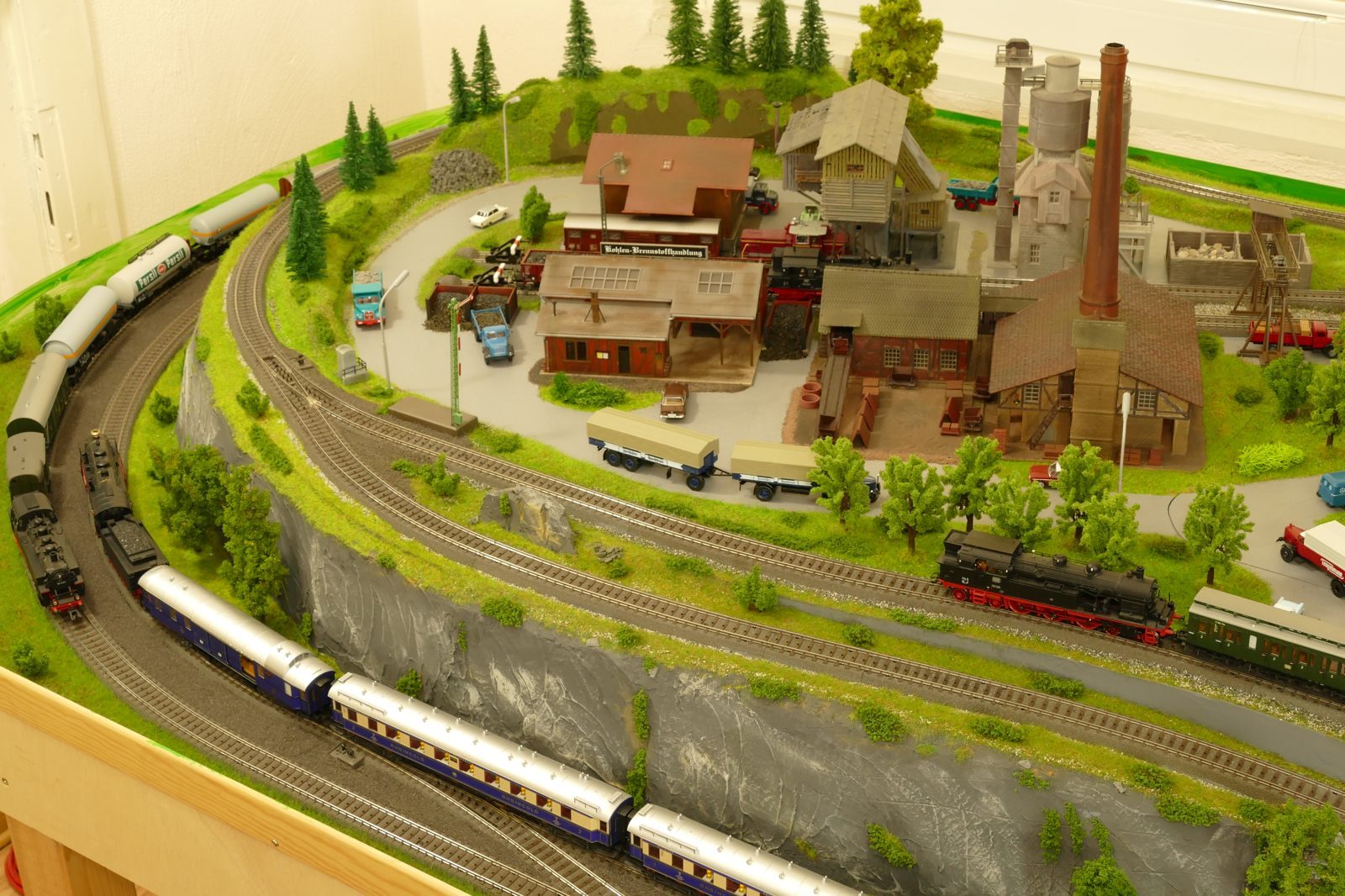 Kohlenhandlung, Ziegelei, Lagerhaus, Betonmischwerk