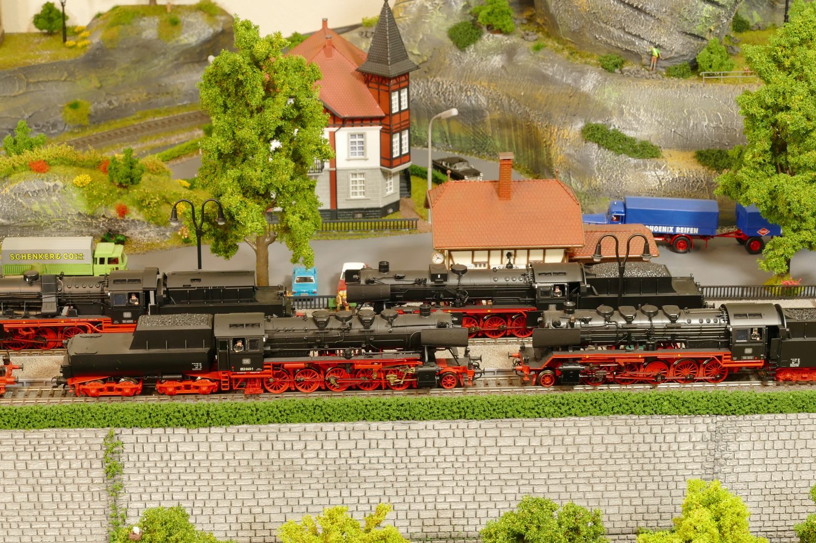 Die 50er liefen vorm Heckeneilzug und zogen bis zuletzt die Personenzüge zwischen Paderborn und Büren, bis die V100-Ablösung kam.