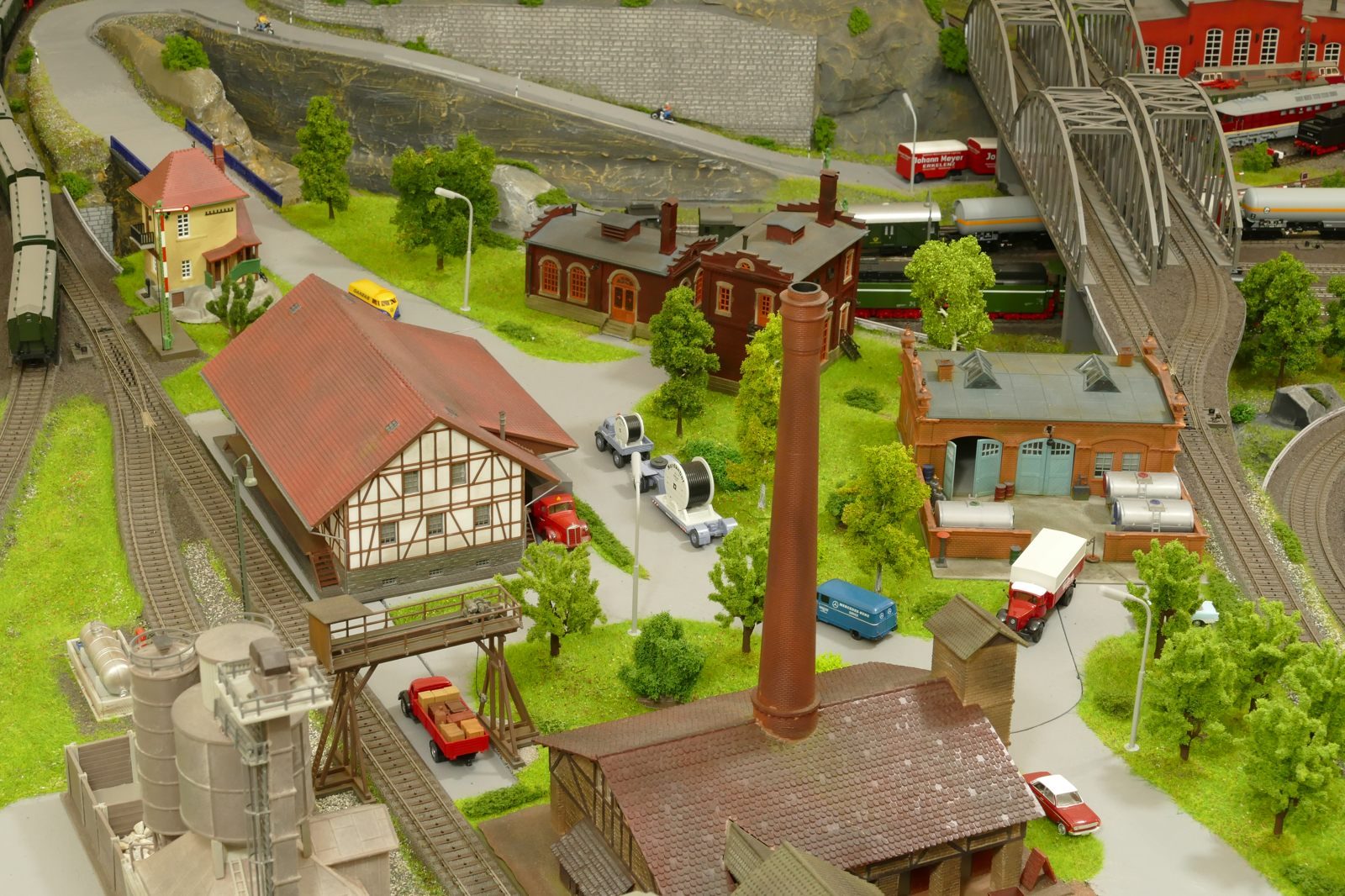 Ziegelei und Lagerschuppen aus anderer Perspektive