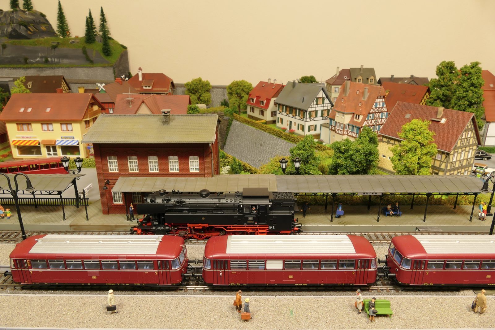 Der Bahnhof Büren von oben