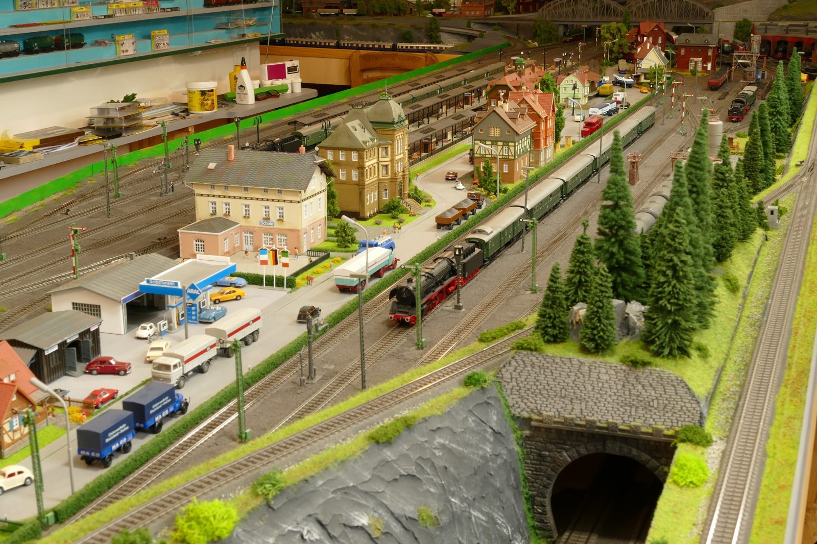 Der Brilon-Wald Bahnhof mit den Güterzuggleisen