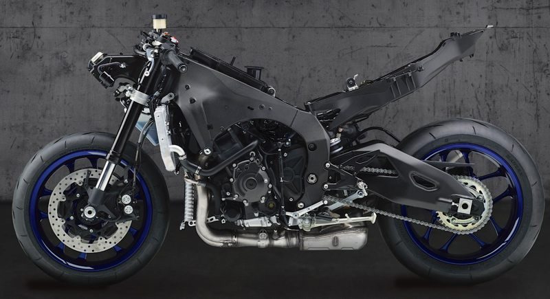 2020er Yamaha YZF R1 links naked0800