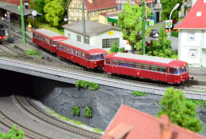 Büren Bf: VT98 läuft aus