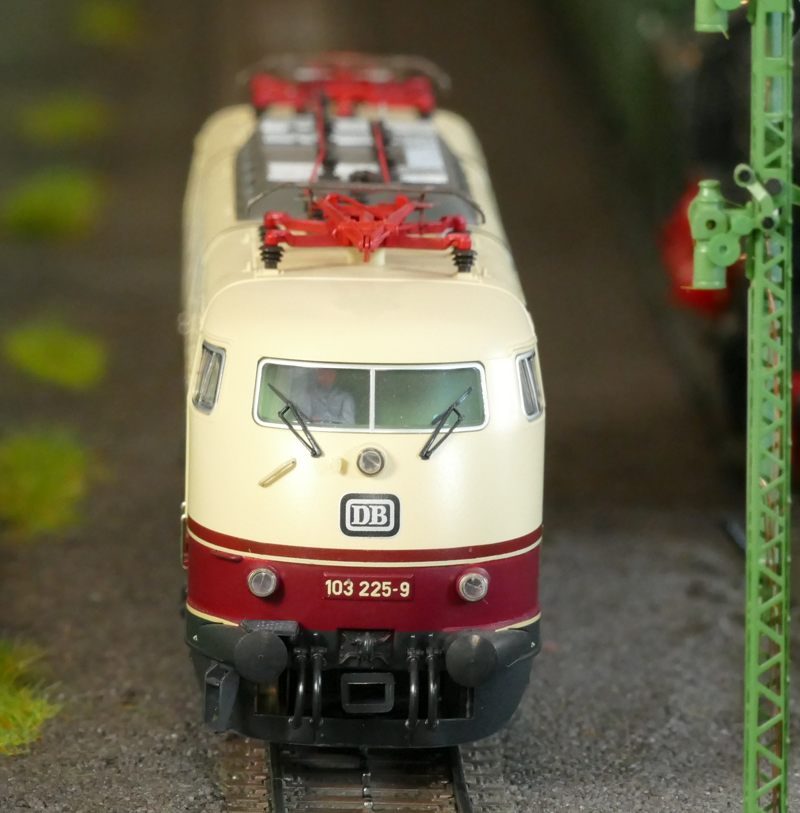 E103 225_03