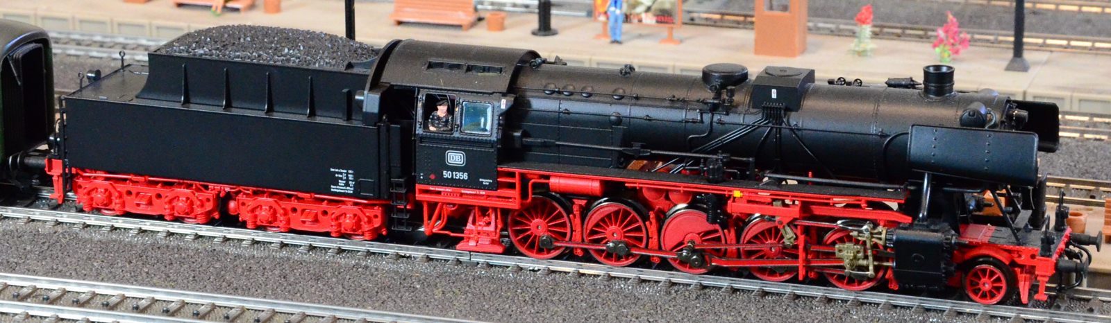 Heckeneilzug_Lok_BR50_1600