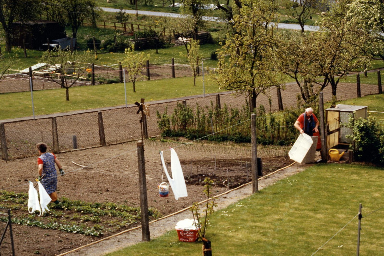WH 1989 Gartenarbeit MamaPapa1 1600