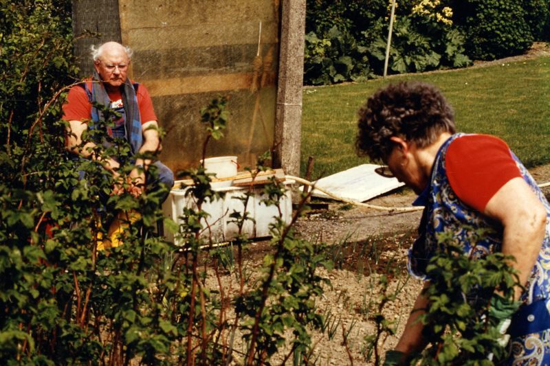 WH 1989 Gartenarbeit MamaPapa2 800